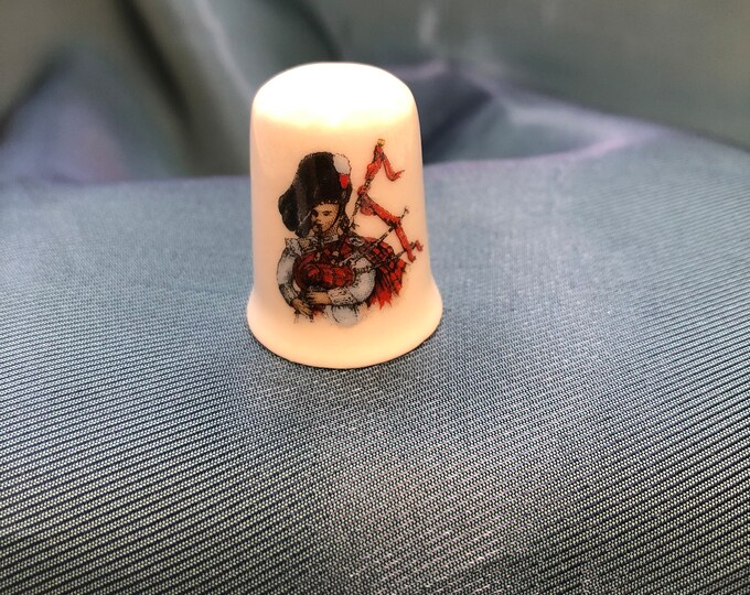 Vintage Thimble - Bagpiper