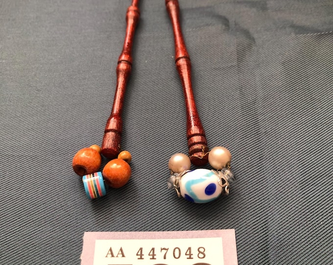 Lacemaking bobbins