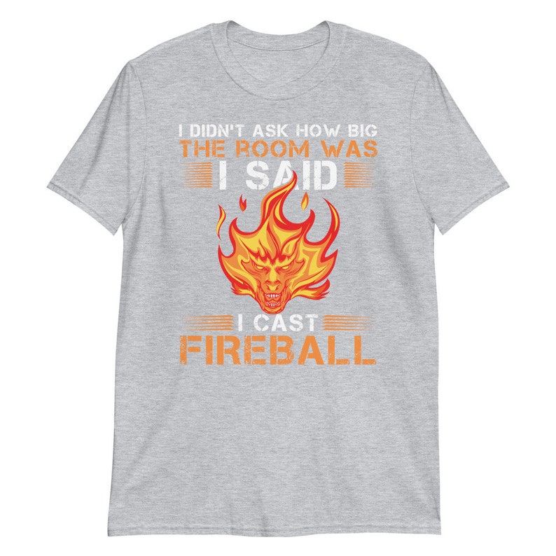 Jag frågade inte hur stort rummet var, jag sa att jag kastade en eldboll. Kortärmad unisex-t-shirt. D&D-inspirerad t-shirt. bild 4