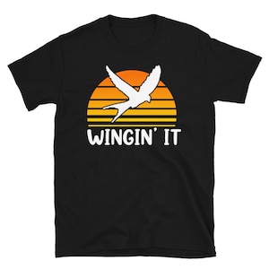 Wingin&#39; it- Wingspan Vogel Brettspiel Design- Geek auf Fleek- Home of the geeky Designs für Brettspiele Fans. Tabletop Gaming Shirt