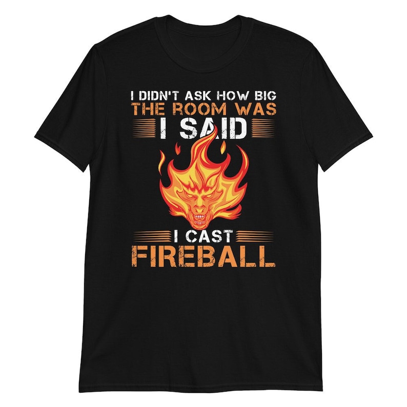 Jag frågade inte hur stort rummet var, jag sa att jag kastade en eldboll. Kortärmad unisex-t-shirt. D&D-inspirerad t-shirt. bild 1
