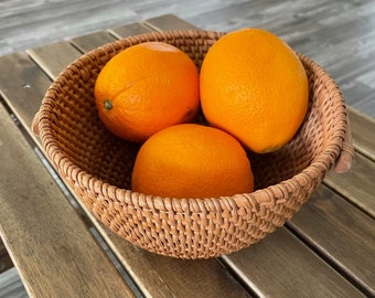 Rattan Woven Round Fruit Basket with Handles, Handcrafted Desktop Fruit Bread Nuts Candies Tray, Serving Tray Basket