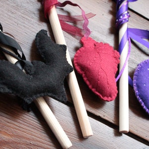 Black Bat Cat Wand Catnip Toy, Gift for Cat Lovers, Gift for Kittens, Vegan Felt Cat Play Toy Enrichment, Goth Decor Gift image 5