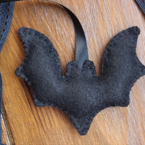 Black Bat Cat Wand Catnip Toy, Gift for Cat Lovers, Gift for Kittens, Vegan Felt Cat Play Toy Enrichment, Goth Decor Gift image 4