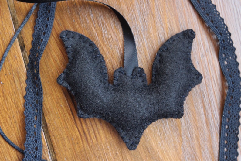 Black Bat Cat Wand Catnip Toy, Gift for Cat Lovers, Gift for Kittens, Vegan Felt Cat Play Toy Enrichment, Goth Decor Gift image 4