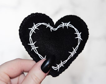 Barbed Wire Love Heart Catnip Cat Toy, Black and White Vegan Felt Kitten Toy, Anti Valentine&#39;s Day, Gothic, Alternative Goth Gift, Halloween