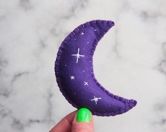 Magico giocattolo per gatti luna viola con stelle ricamate bianche, giocattolo di erba gatta della strega, giocattolo per gatti magici delle streghe, fatto a mano e vegano
