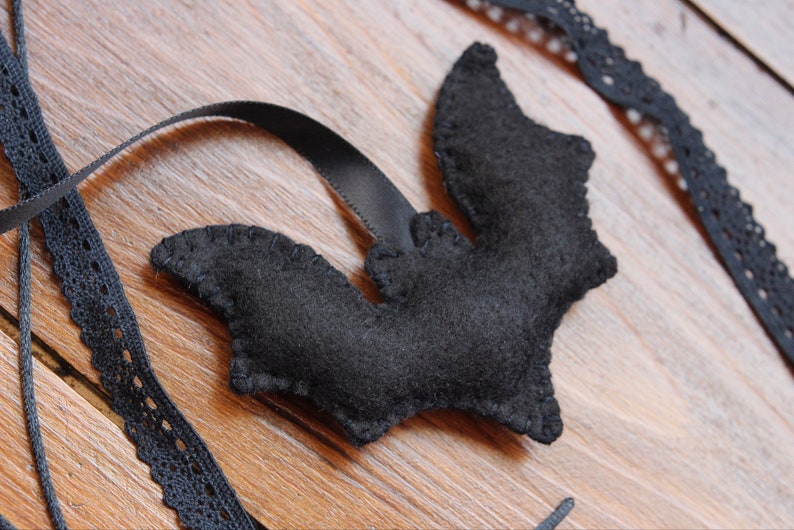 Black Bat Cat Wand Catnip Toy, Gift for Cat Lovers, Gift for Kittens, Vegan Felt Cat Play Toy Enrichment, Goth Decor Gift image 3