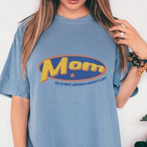 T-shirt di ispirazione vintage per la comoda maglietta in cotone della mamma per la festa della mamma, regalo di compleanno perfetto Supereroe senza mantello Camicia stile retrò