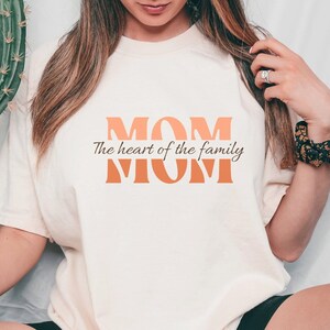 Maglietta casual da donna con maglietta per apprezzamento per la mamma, regalo per la festa della mamma, legame familiare per celebrare la mamma, il cuore della famiglia