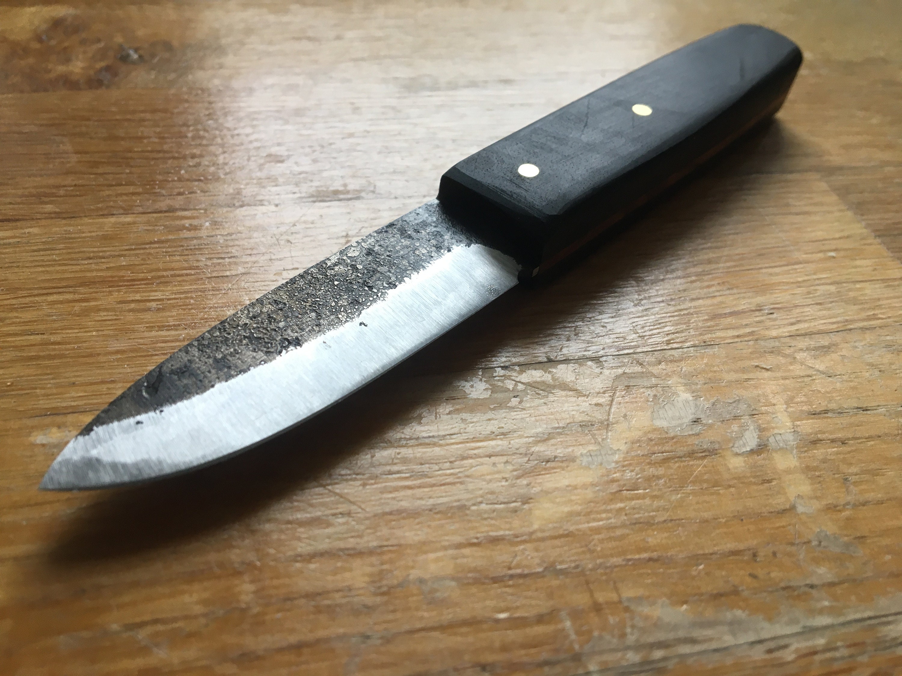 Couteau Forgé en Damas 15 Couches et Ébène