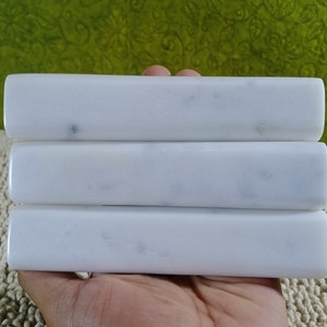 Set di eleganti maniglie, pomelli per cassetti, armadi, cassettiere, maniglie e pomelli in pietra bianca o marmo dal design unico