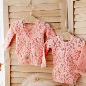 Kanten romper pasgeboren babymeisje, pasgeboren fotorekwisieten, outfit fotoshoot pasgeboren baby, cadeau kraamcadeau, kleding pasgeboren baby, roze kant romper pasgeboren baby