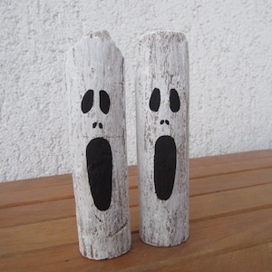 Mini Driftwood Ghosts Set of 2, Halloween Tiered Tray Ornaments, Fall Home Decor, Mini Driftwood Ghosts Ornament For Halloween Party,