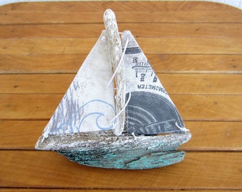 Treibholz Grün Segelboot, Holzboot Nautische Dekoration, Segelschiff Skulptur, Küsten Home Decor