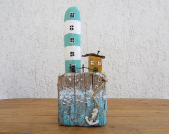 Faro e casa in miniatura in legno di recupero, decorazione costiera