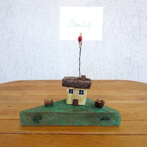Portafoto in legno o nota, portafoto della foresta di Driftwood, piccola scena della foresta, casa delle fate gialle, porta biglietti da visita, arredamento per ufficio