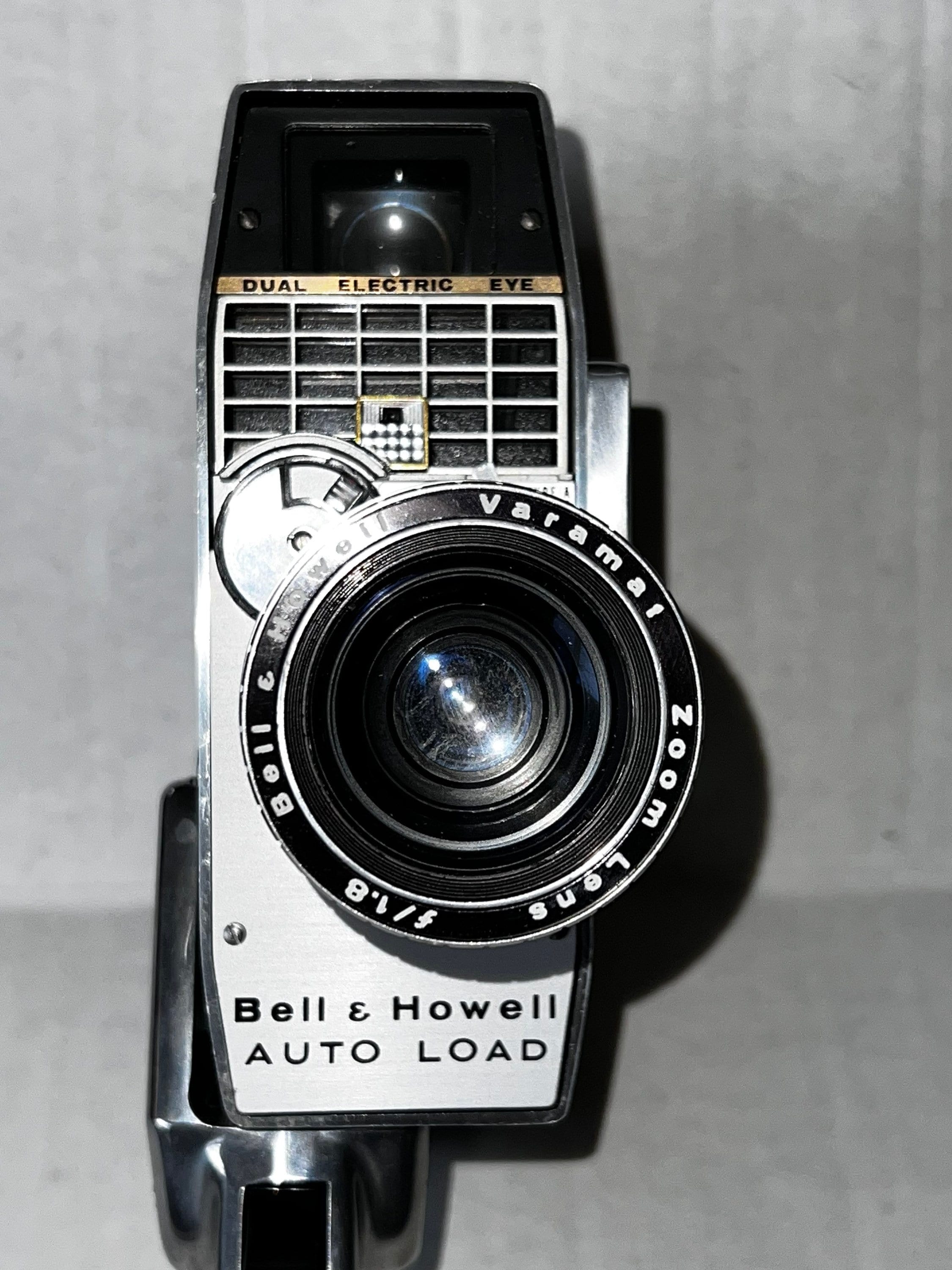 Bell & Howell ELECTRIC EYEフィルムカメラ Mid 20th Century Bell & Howell Electric Eye 8 Mm Roll Film