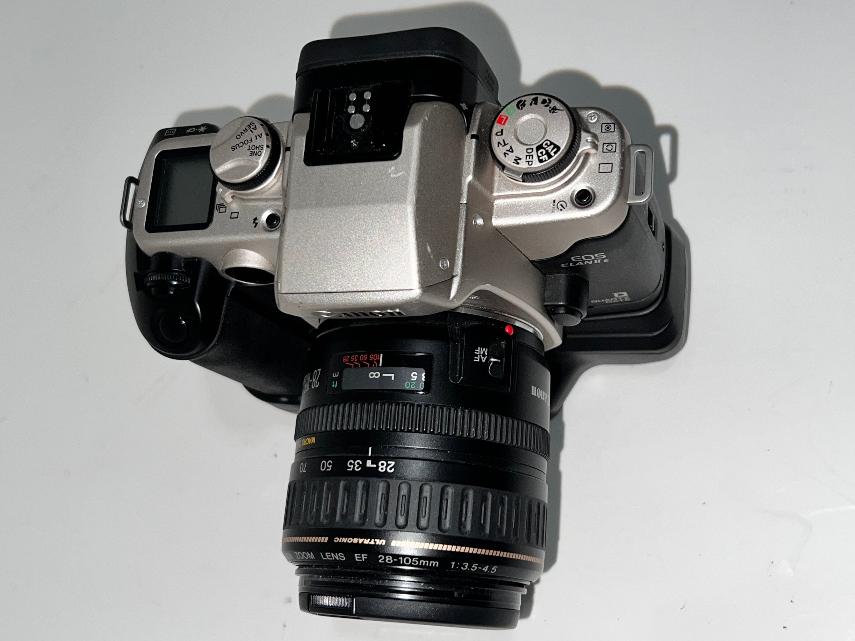 Cannon EOS Elan II E + Battery Pack + Lens Cannonef 28-105mm