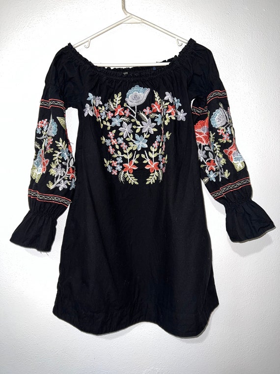 Free people off shoulder embroidery dress size xs