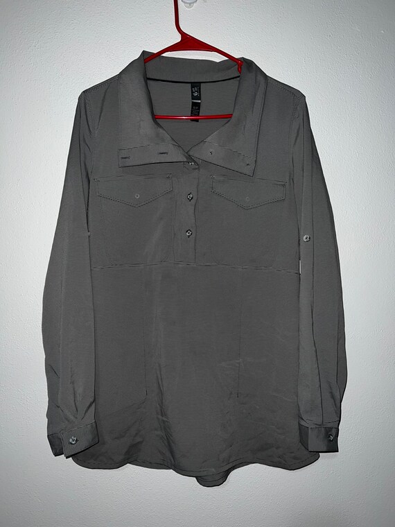 Mountain Hardware size small - image 3