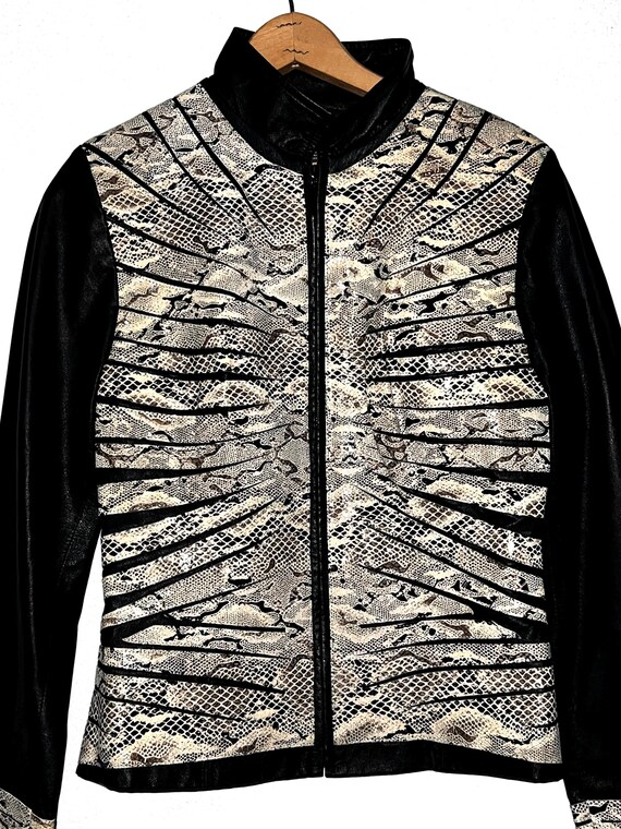 Grayse leather jacket size medium - image 3