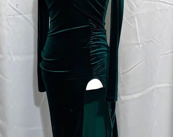love affair velvet dress in hunter green Love Affair Velvet Dress in Hunter Green LUCY
