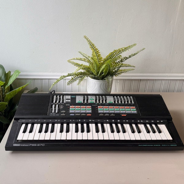 Vintage 1980s Yamaha PSS-570 Keyboard and Adapter, Portable 80s Piano, Retro Sounds, Electric Piano, Musical Instruments, Sounds Great