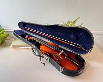 Vintage 1964 Violin Suzuki No.17 4/4 with Hard Case & Bow, Includes 2 Packages of Rosin and Strings, Full Size Violin, Midcentury Instrument