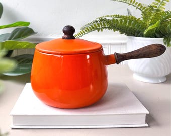 Cacerola vintage esmaltada naranja de los años 60 con tapa, MCM Mid Century Cookware, estilo europeo
