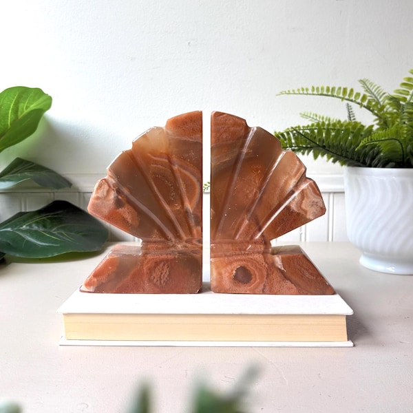 Pair of Onyx Seashell Bookends, Vintage 1960s Art Deco Scalloped Mexican Stone Marble Decor
