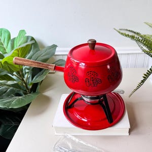 Vintage 1970s Red Mushroom Fondue Set, MCM Mid Century Enamel Pot with Wooden Handle and Stand, Barely Used Retro Party Cookware