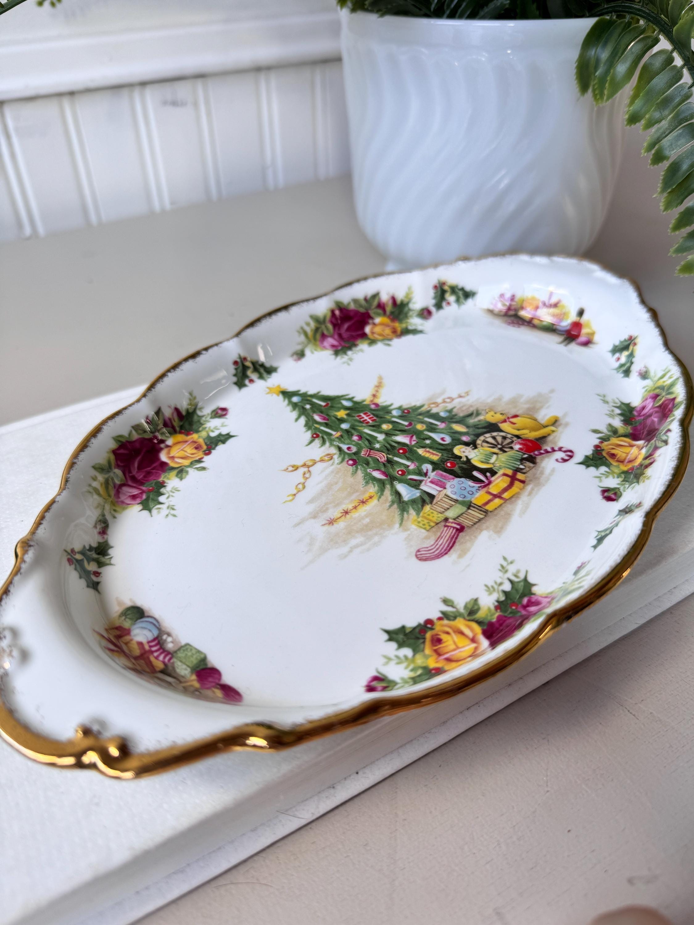 Vintage 1990 Royal Albert “christmas Magic” Bone China Serving