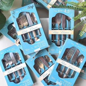 Ensemble de 36 couverts en métal argenté Rose Bower, motif floral Wm A Rogers, 1953, vintage, boîtes d'origine