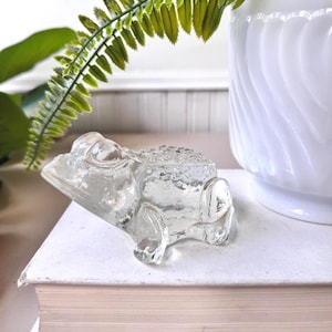 Vintage 1970s Kosta Boda Glass Frog Paperweight, MCM Mid Century Swedish Crystal Zoo Series, Clear Art Glass Animal, Desk Decor, Clear Frog