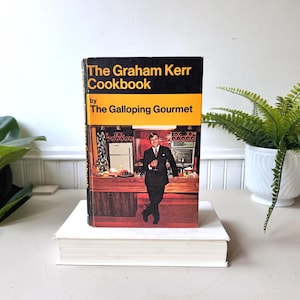 Vintage 1969 Graham Kerr Cookbook, The Galloping Gourmet Hardcover, MCM Mid Century Cooking & Humour, Classic TV Chef Collectible