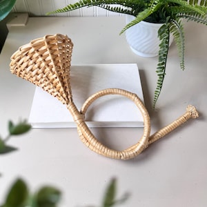Vintage 1980s Wicker Horn Basket, Retro Decorative Rattan Wall Hanging, Boho Farmhouse Wall Decor, Woven Home Decor, Instrument Basket