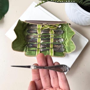 Palillos plateados para nueces (11 piezas con estuche), vintage, década de 1950, MCM, mediados de siglo, Rogers Bros., para servir embutidos
