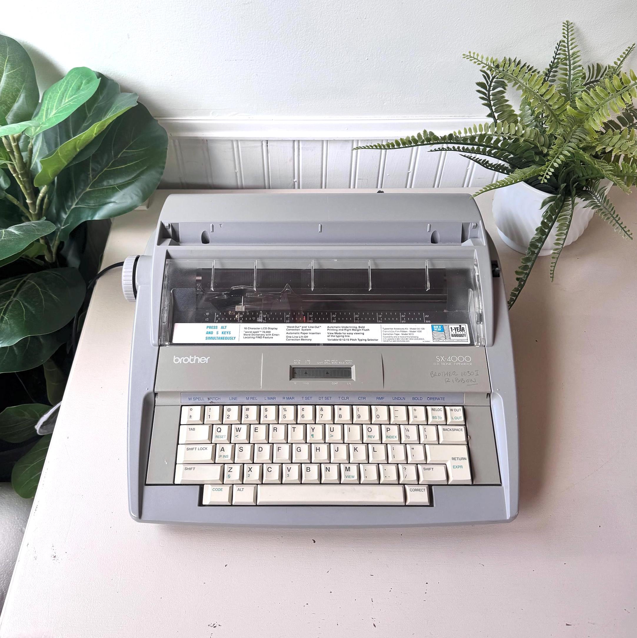 エレクトリックタイプライター Amazon.co.jp: タイプライターモデル、クラシックなヴィンテージ