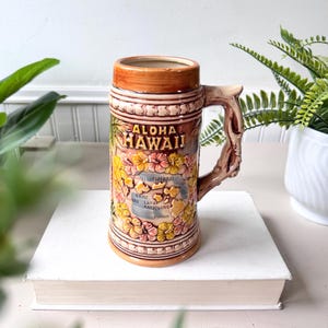 chope souvenir en céramique Aloha Hawaii vintage des années 1950, articles de bar MCM Mid Century Tiki, carte de l'île d'Hawaï, conception de surf de surfeur, fabriqué au Japon