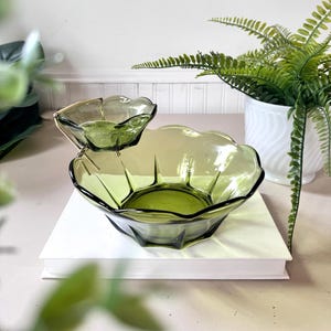 Vintage 1960s Green Glass Chip and Dip Bowl Set, MCM Mid Century Avocado Glass Dish Set, Retro Server, Stacked Snack Dish, Brass Attachment