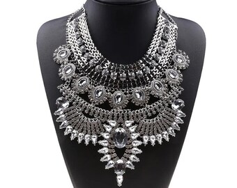 COLLIER PLASTRON STRASS