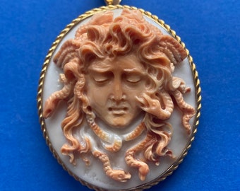 Impresionante camafeo de concha mitológica hecho a mano "Medusa" montado en broche y colgante de plata bañado en oro 925 envío gratis