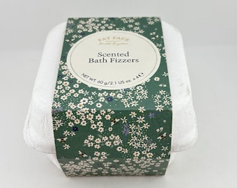 New Fat Face Box of 4 Scented Bath Fizzers Jasmine and Vanilla In Gift Box