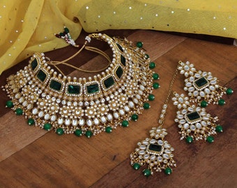 Indian Wedding Jewelry Set I Kundan Necklace Set I Necklace, Earring and Tikka Set I Statement Jewelry I Emerald Green, Gold Rhinestone Set