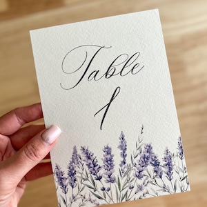 5 x 7" paarse lavendel tafelnummers of tafelnamen, bruiloft tafeldecor, moderne rustieke bruiloft tafelinstelling, gedrukte kaarten, PD01