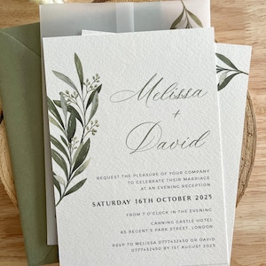 Elegante Hochzeitseinladungskarte mit grünen Oliven am Abend, rustikaler Garten, Boho und Minimalist, Italienisch, Griechisches Thema, PD02