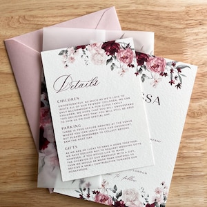 Bourgondië en blush roze details kaart bruiloft uitnodiging, elegante omhulling stoffige pioenroos invoegen, delicate klassieker, thema tuinreceptie, PD08