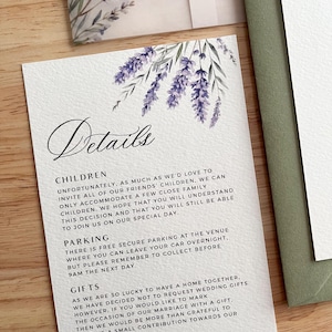 Lavendel details kaart huwelijksuitnodiging, salie groene bijlage invoegen, donkerpaars rustiek, herfst receptie thema, violet evenement decor, PD01