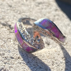 Vintage CZ 925 sterling silver Pink fire opal wave ring